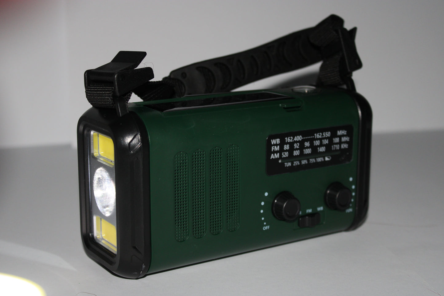 Noodradio met Zonnepaneel & Lamp; Dynamo – Oplaadbaar (PY10)