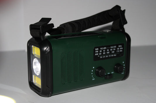 Noodradio met Zonnepaneel & Lamp; Dynamo – Oplaadbaar (PY10)